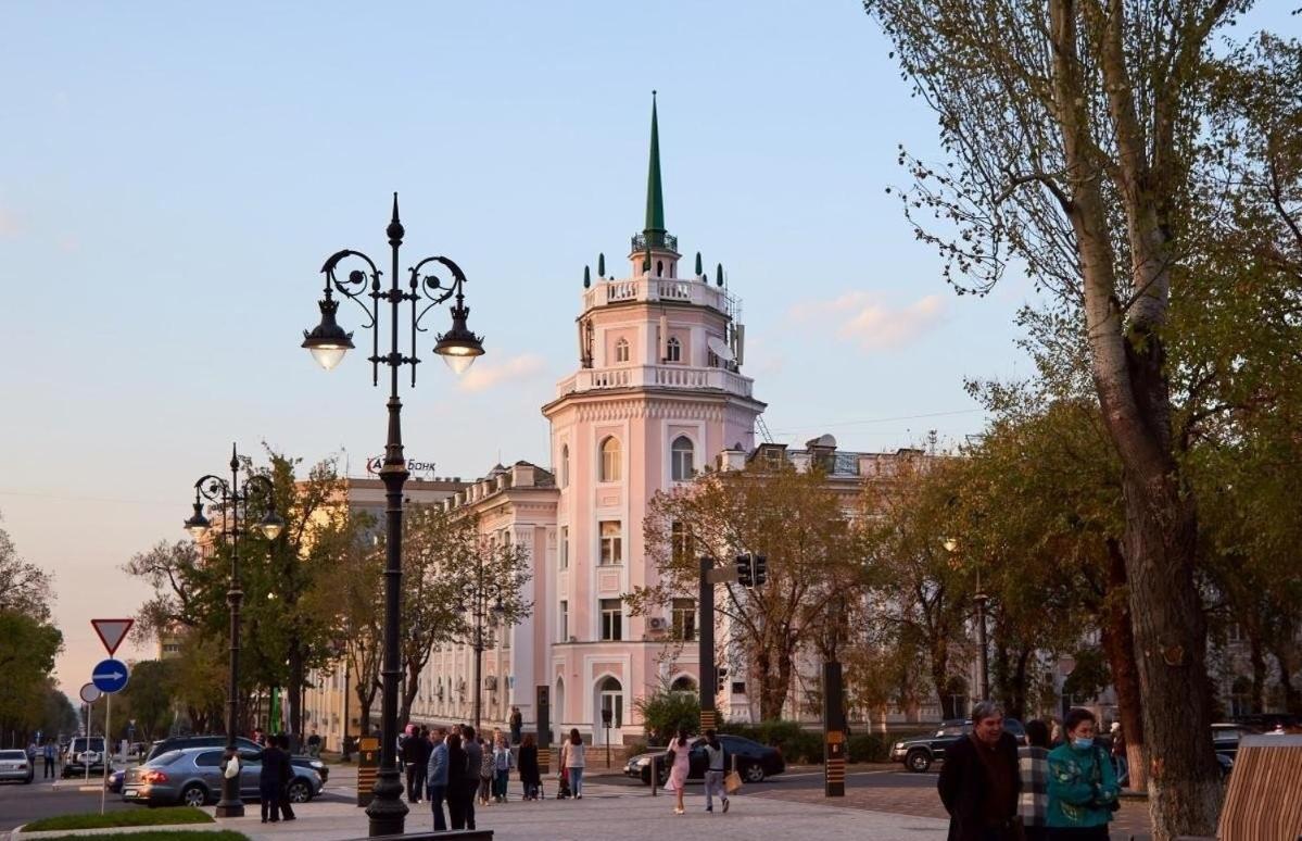 Nadezhda Apartments On Kabanbay Batyr 122 Almaty Exterior photo